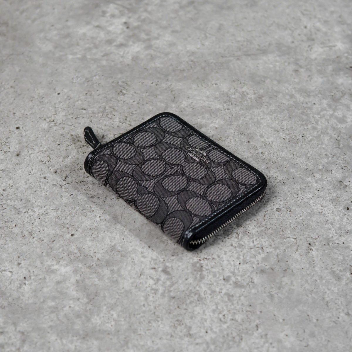 COACH GREY ZIP WALLET